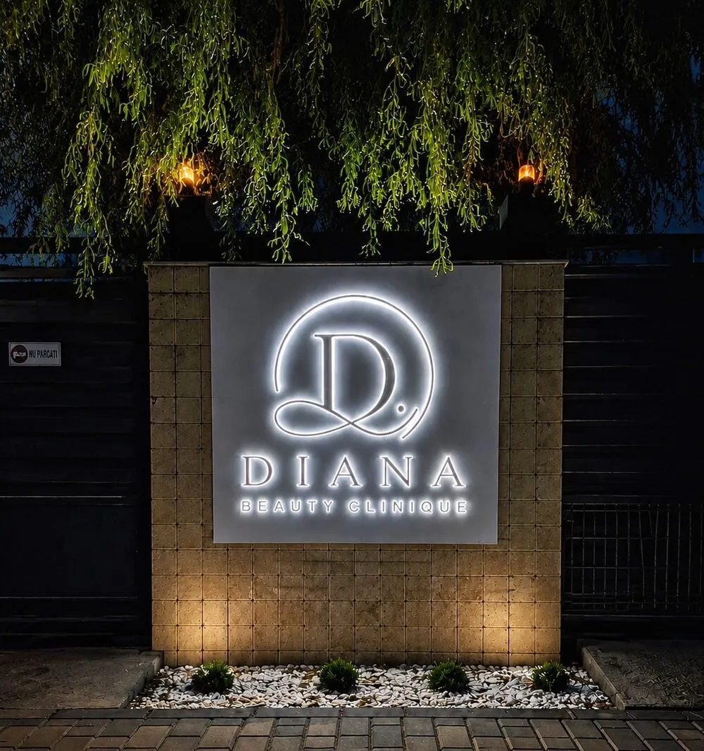 Intrarea, seara — Diana Beauty Clinique